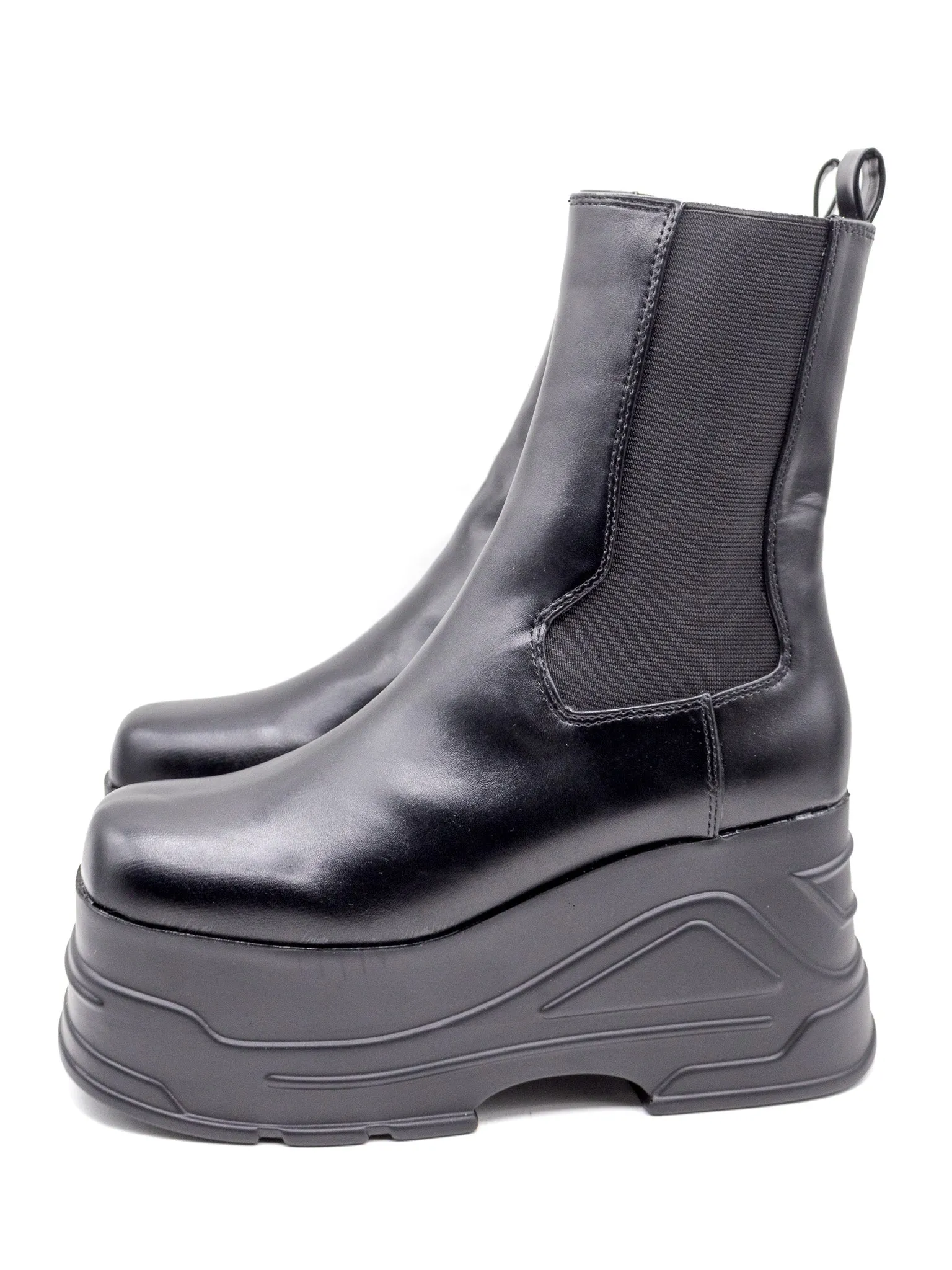 Devil's Den Platform Chelsea Boot- Black