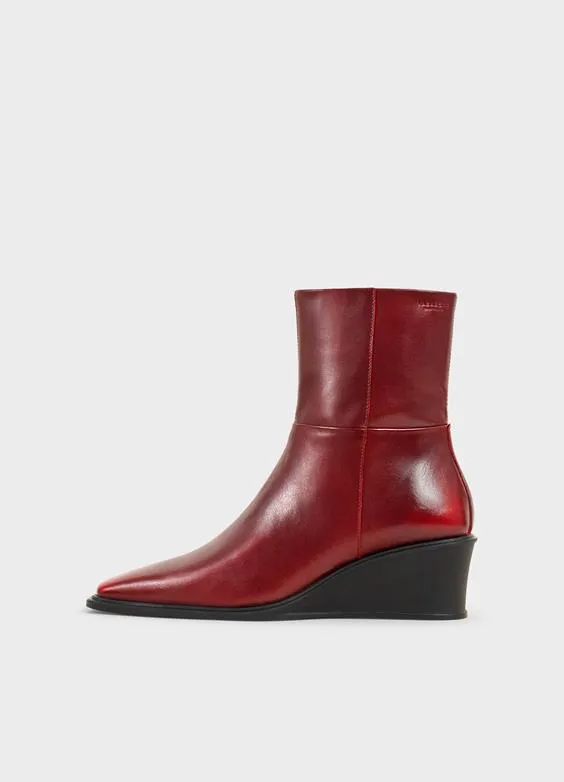 VAGABOND AINO WEDGE BOOTIE RED